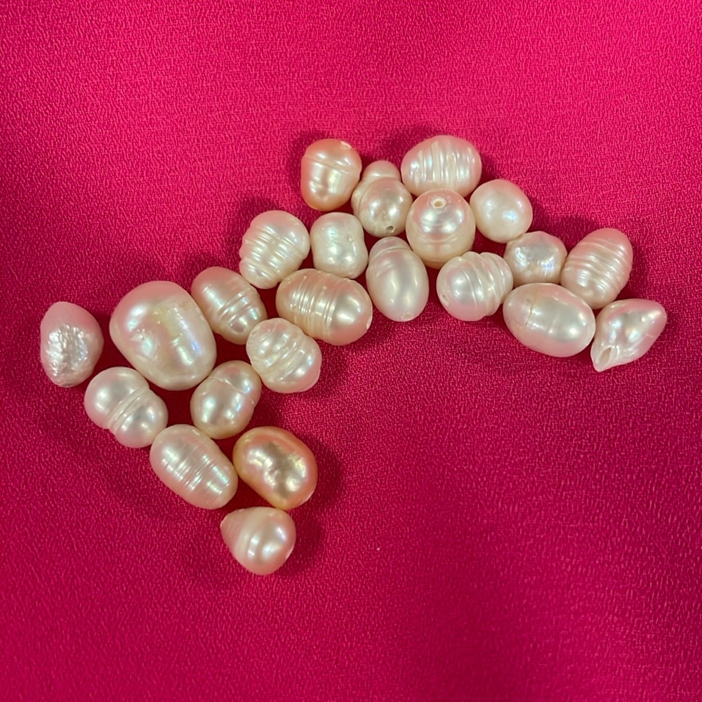 23 loose pearls